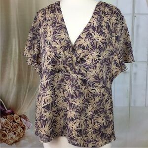 VILLAGER Purple & Tan Floral Short
Sleeved Blouse 18